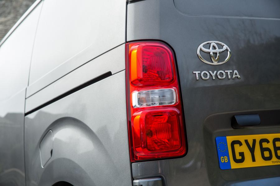 Детали экстерьера Toyota ProAce Van 2017 года  (UK) (фото 13 из 29)